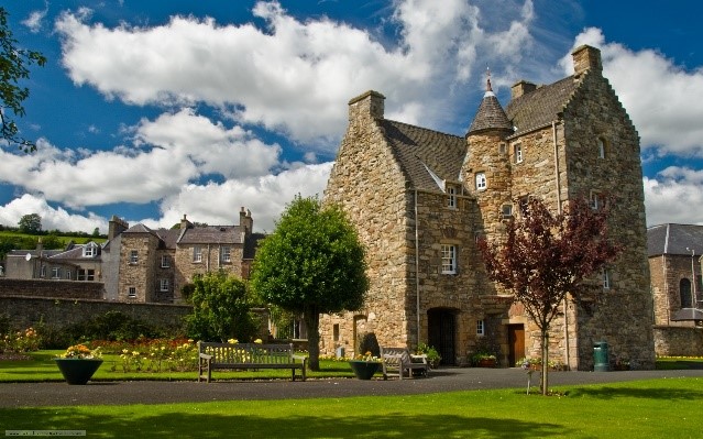 The-house-in-Jedburgh-used-by-Mary-Queen-of-Scots-when-presiding-over-a-Justice-in-Ayre-–-probably-used-by-James-V-also